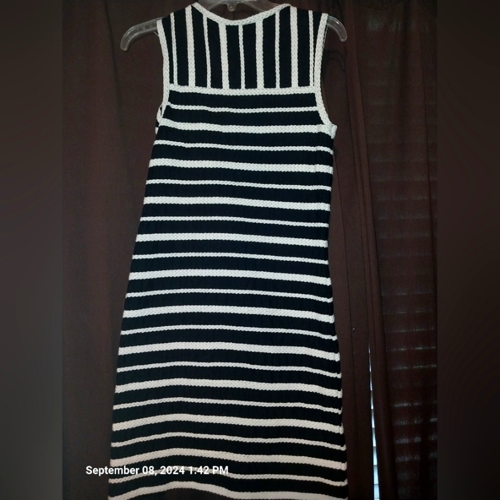 Max Studio - Picture 2 of 4